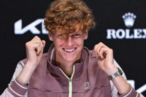Jannik Sinner sorridente